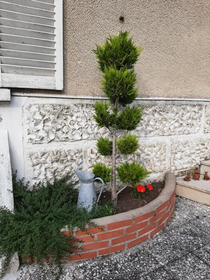Gite Des Agapanthes Lacroix-sur-Meuse Eksteriør bilde